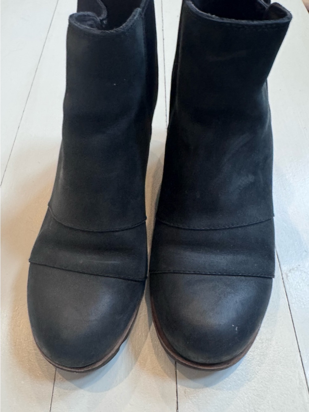 Sorel Black Suede Ankle Booties with Rounded Toe